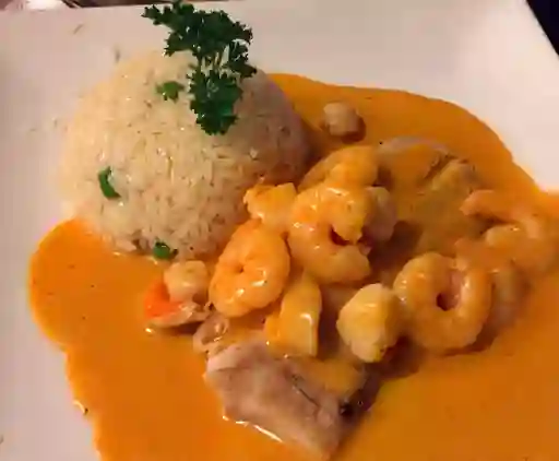 Pescado en Salsa de Camarones