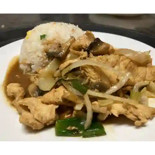 Pollo Champiñon con Arroz Chaufan