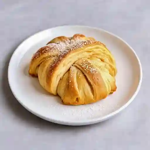 Medialuna rellena dulce de leche