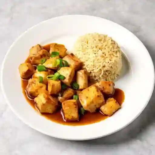 Pescado mongoliano con arroz chaufa