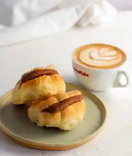 Medialuna Rellena con Manjar