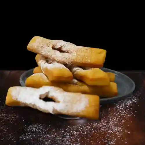 4 Calzones + 1 Salsa