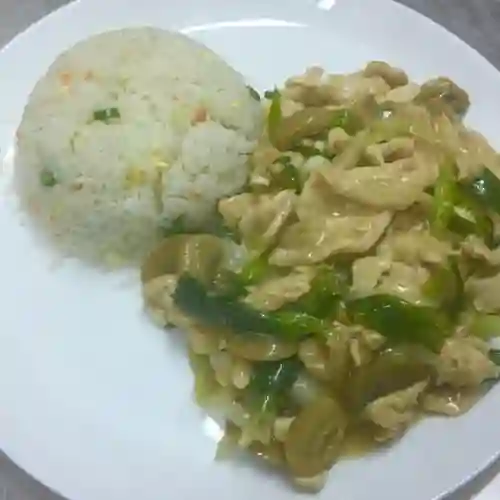 Pollo Mongoliano con Arroz Chaufan