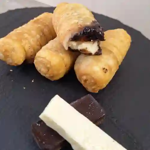 Tequeño de Chocolate y Queso