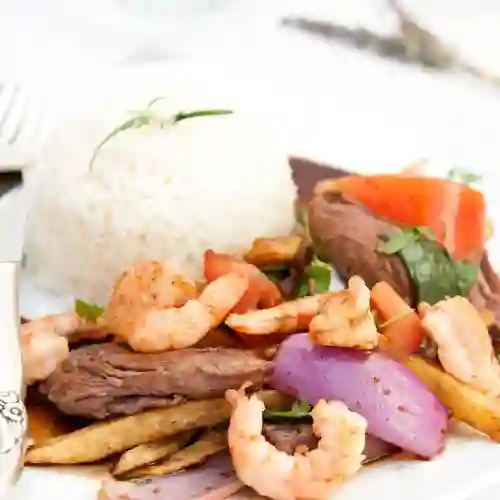 Saltado Tres Sabores