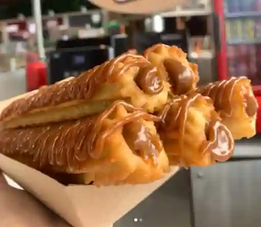 Churro Relleno Bañado en Manjar