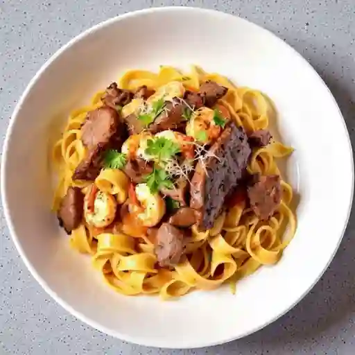 Fetuccini Mar y Tierra