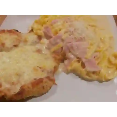 Fetuccini con Milanesa Napolitana