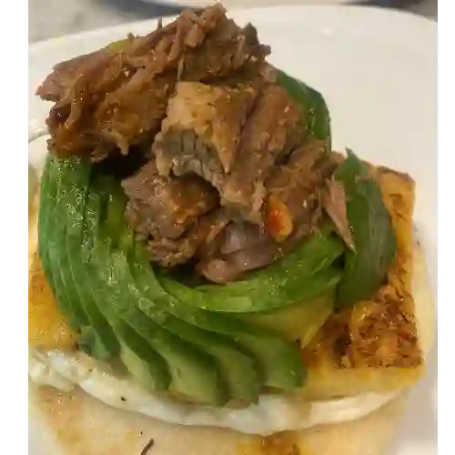 Arepa Especial Mechada