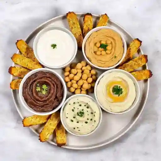 Dip and Crunch Mix de 4 salsas a eleccion y bastones de zaatar