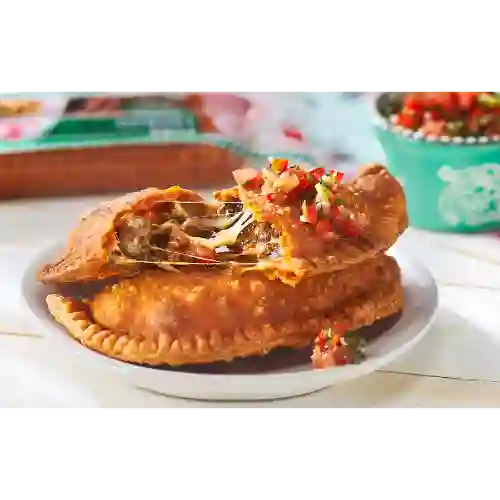 Empanada de Queso con Chorizo