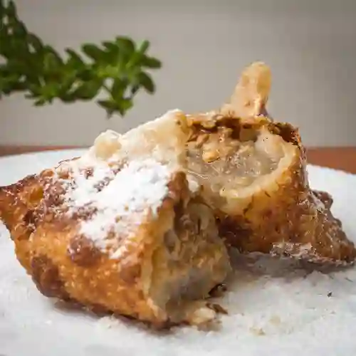 Empana Frita de Manzana con Nueces