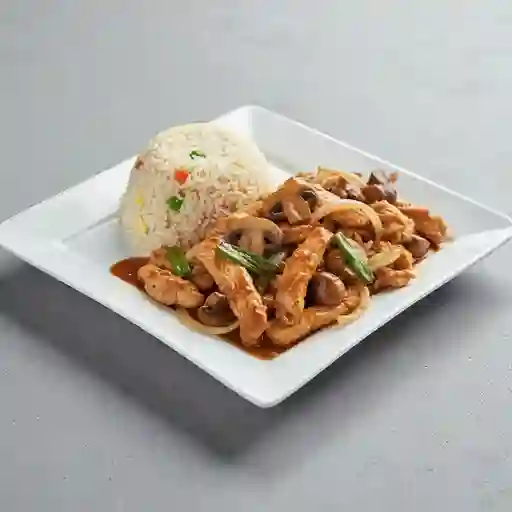 Pollo champiñon con arroz chaufan