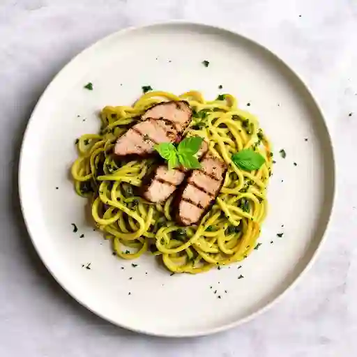 Fetuchini Al Pesto con Lomo Al Grill
