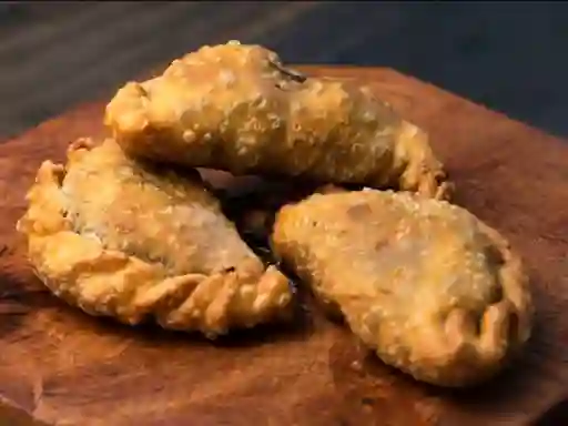 Empanada de pollo con queso