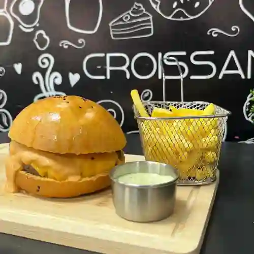 Cheeseburger + Papas Fritas
