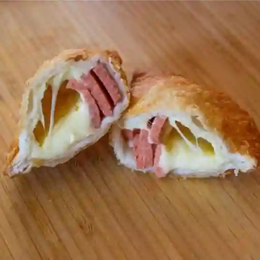 Empanada salchicha /queso
