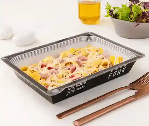 Fetuccini Alfredo Con Jamón De Campo