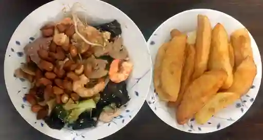 Chapsui especial con papas fritas