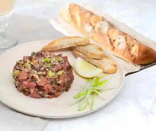 Rápido Y Rico Tártaro De Atún O Salmón Y Baguette Rústico