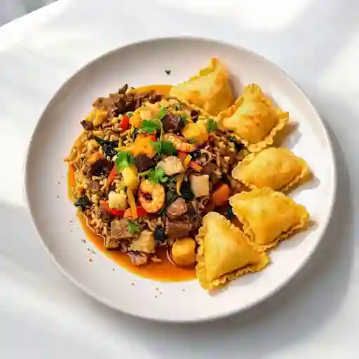 Colacion Chapsui Especial Con Arroz Chaufan+5 Unidades De Wantan Fritos + Bebida 350mi, Sabor Coca Cola O Fanta.