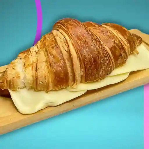 Croissant de mantequilla con queso