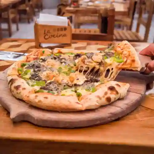 Pizza Pollo Champiñón