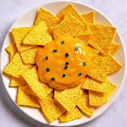 Nachos con salsa cheddar