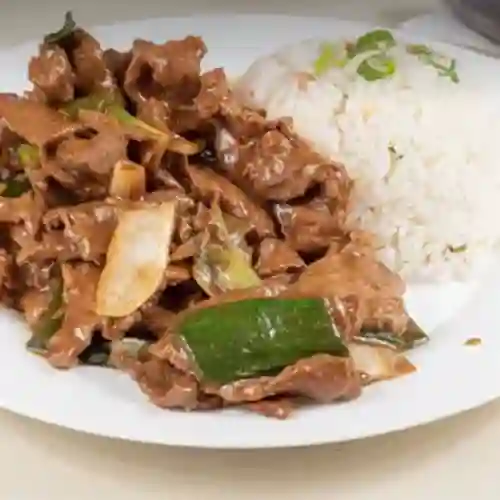 Colación carne cebollin con arroz