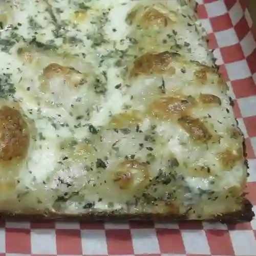 Cheese&garlic Pizza/palitos Ajo y Queso