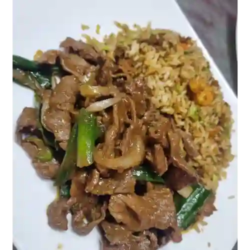 Combo Carne Mongoliana con Arroz.