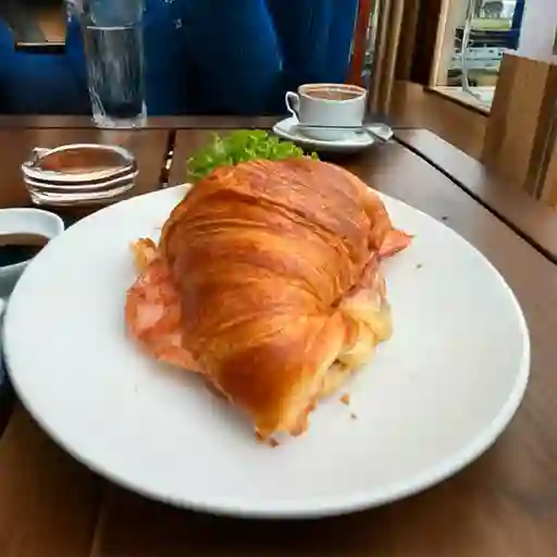 Croissant Queso