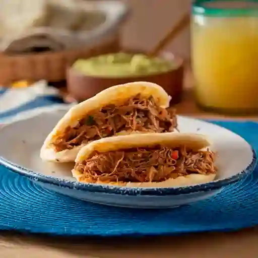 Arepa Carne Mechada
