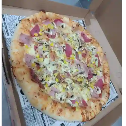 Pizza Familiar 4 Estaciones