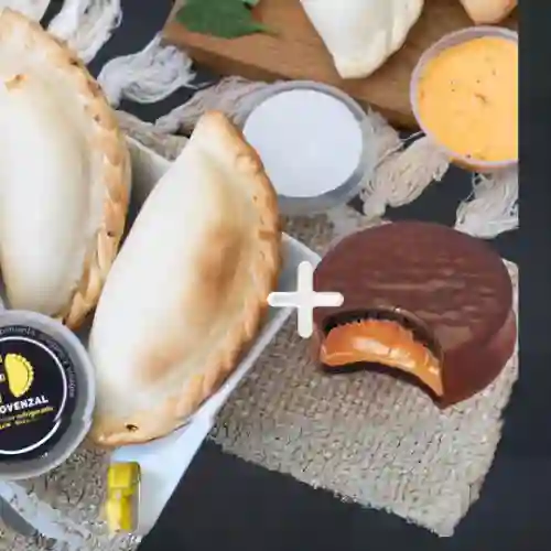 2 Empanadas + Alfajor