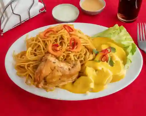 Tallarín con Pollo Huancaína