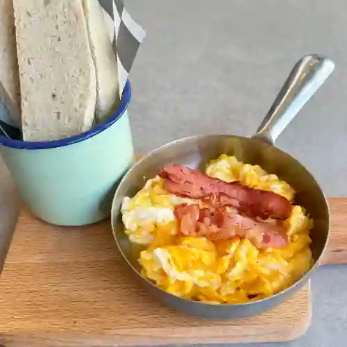 Paila de Huevos con Tocino