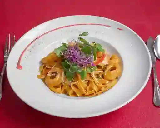 Fetuccinis Salteados con Mariscos