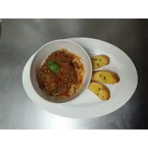 Tallarines con Carne a la Bolognesa