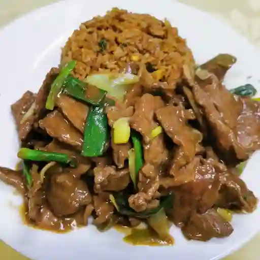 Carne Mongoliano con Arroz Especial