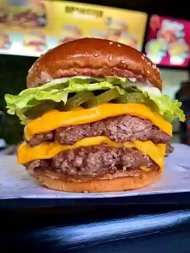 Burger Clasic Doble + Papas Fritas