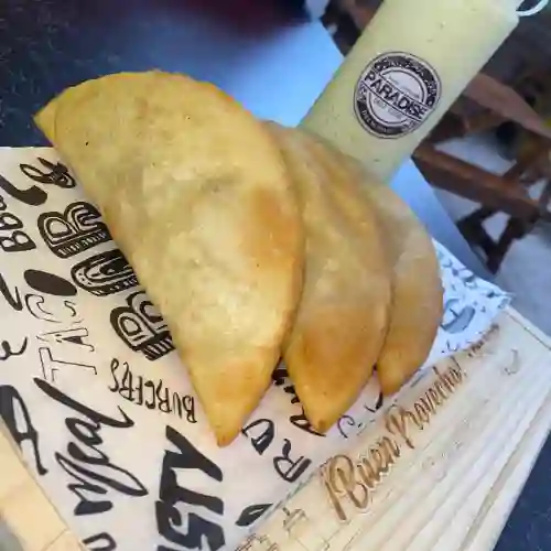 Empanada de Caraota y Queso