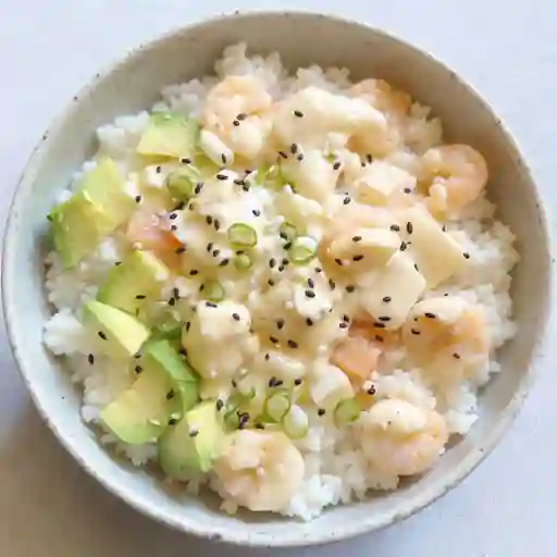 Gohan mixto bañado en salsa acevichada