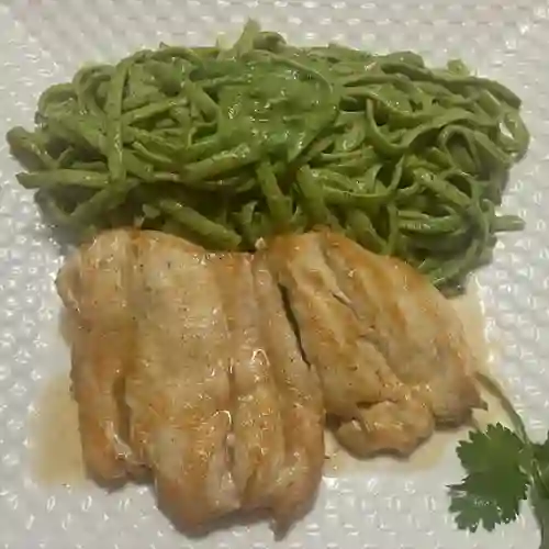 Tallarines Verdes con Pechuga de Pollo