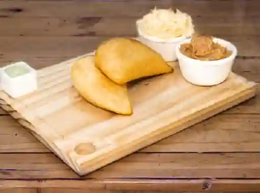 Empanada Mechada de Queso