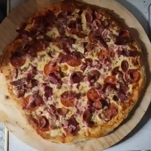 Pizza Todas Las Carnes Familiar