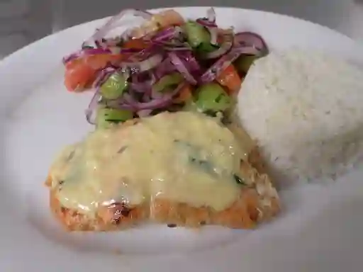 Salmón con Salsa Blanca