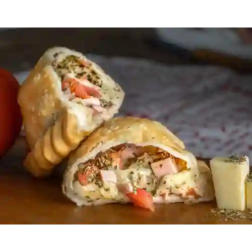 Empanada jamón tomate orégano queso