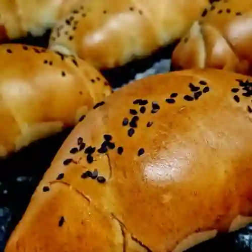 Cachito de Jamón y Queso Crema