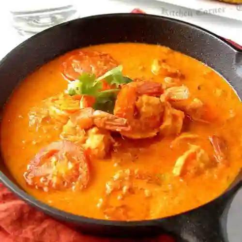 Goan prawns curry con arroz basmati